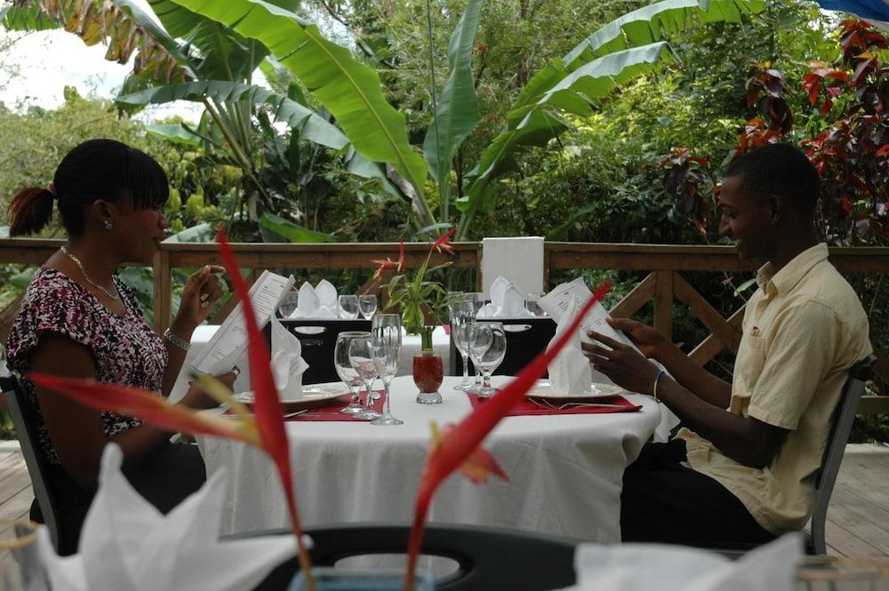 Forres Park Hotel คิงส์ตัน ภายนอก รูปภาพ